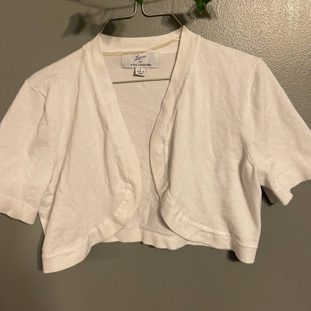 size large, color white , cropped cardigan